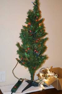 lot 113 image: 3 lighted Christmas tree and angel string lights