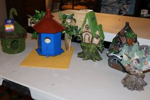 lot 115 image: Moss style houses and birdhouses