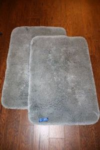 lot 117 image: Bath rugs with rubber non-slip bottoms