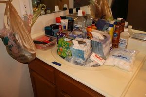 lot 122 image: Bathroom items and Kleenex boxes