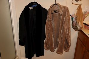 lot 129 image: Winter coats - XXL faux fur and Black womens wool coat Med.