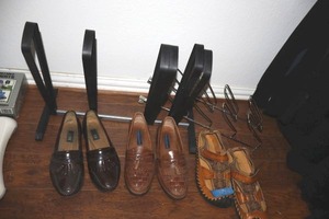 lot 208 image: Mens leather shoes Bass 10D, Georgio Brutini, and Fashion sandals. Plus boot and shoe racks