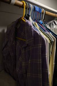 lot 206 image: Mens long sleeve shirts, flannels and jeans, see photos
