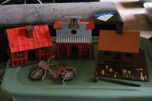 lot 148 image: Birdhouse sculptures (some parts may need reglued)