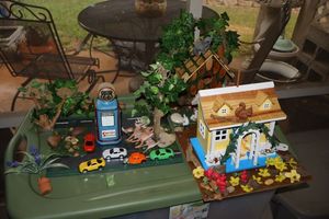 lot 143 image: Handmade bird houses