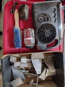 lot 323 image: Camping light and more