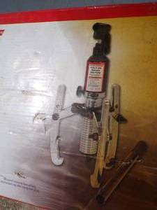 lot 29 image: Pittsburgh Automotive 5 Ton, 3 Jaw Hydraulic Gear Puller, # 95326