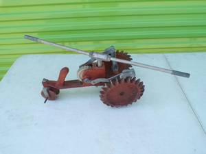 lot 53 image: Vintage Thompson Traveling Tractor Walking Lawn Water Sprinkler, Cast Iron
