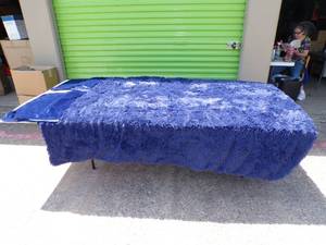 lot 122 image: XEZE Dark Blue Zippered Cozy Plush Shaggy Heavy Duvet Cover, With Pillow Shams, About 88x88