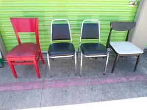 lot 185 image: Lot of 4 Chairs, Mixed Styles and Colors, Needs Cleaned