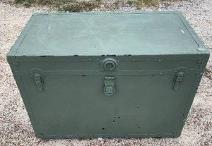 lot 102 image: trunkchest