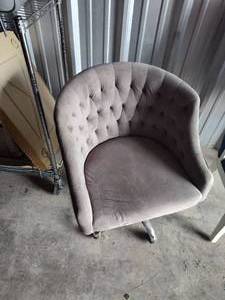lot 114 image: swivel desk chair