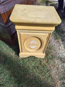 lot 120 image: small shelf with door that opens missing knob