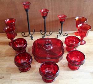 lot 11 image: mixed lot of red glass the red dish with lid has a small chip see pics