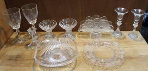 lot 13 image: mixed lot of crystal one has 2 chips see pics