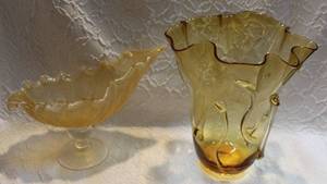 lot 22 image: Large Art Glass Shell Bowl and Yellow Handkerchief swung ruffle vase