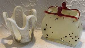 lot 28 image: Murano Style Hand Blown Glass Purse, Nice Glass with Good Coloring, VaseMAKORA KROSNO Style Handblown Ruffled Polish Open Art Glass Vase