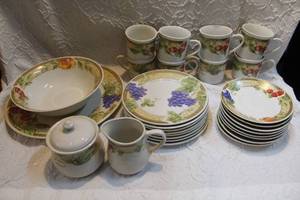 lot 49 image: Gibson dishwasher and microwave safe China