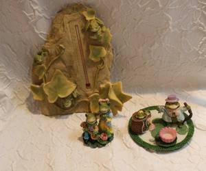 lot 55 image: small little frog tea set and a frog temperature gauge