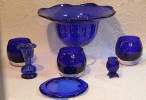 lot 62 image: vintage cobalt blue glassware lot