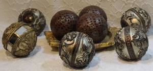 lot 67 image: mixed lot of decor