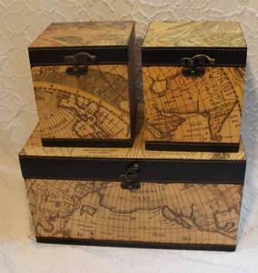 lot 73 image: 3 map decor boxs