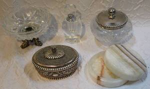 lot 76 image: Jewelry Vintage Mini Box  perfume bottle  and much more see pictures