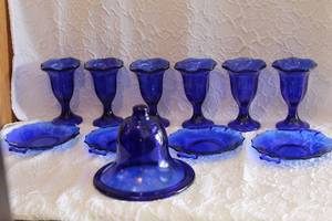 lot 88 image: mixed lot of cobalt blue dishes