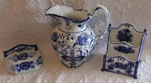 lot 122 image: Vintage Blue and White Porcelain Letter Holder Desk Organizer Makeup Brush Organizer  blue and white lidded dish with handle-Trinket, jewelry  and more see pics