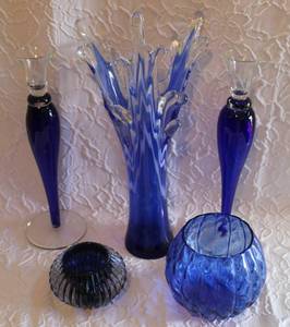 lot 124 image: Cobalt Blue & White Splash Vase. (may be Murano) and a mix of candle holders