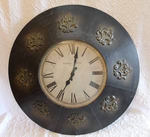 lot 98 image: large wall clock