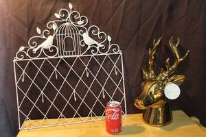 lot 305 image: Jewelry displays