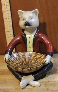 lot 135 image: Fox Holds Dish Figurine Small Animal Butler with Tray Ceramic Whimsical Decor