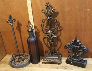 lot 141 image: Fleur De Lis paper towel holder and Fleur De Lis deco see pics