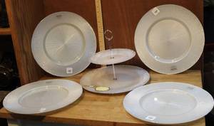 lot 154 image: 4-ZGALLERIE Plates made in turkey and Two-Tiered candy, pastry, or jewelry Plates also made in turkey