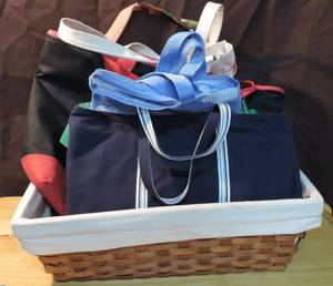 lot 314 image: Lot of reusable bags in a basket