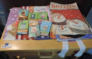 lot 315 image: Mixed Lot of yard flags pictures of all in lot