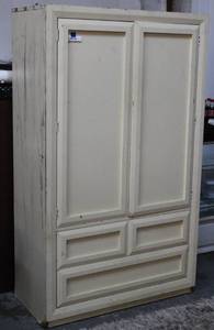 lot 157 image: Thomasville armoire with 4 drawers and 2 shelfs