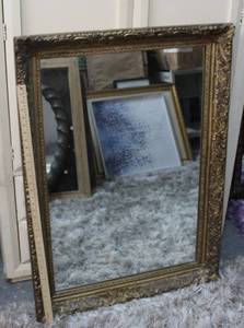 lot 160 image: Medium sized mirror