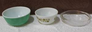 lot 177 image: Pyrex bowls