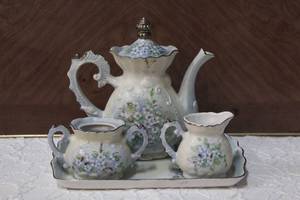 lot 179 image: Tea set