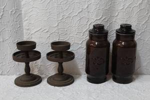 lot 178 image: Vintage Cremora 1970 Borden Dark Amber Apothecary 2 Glass Jars With Lids and two candles holders