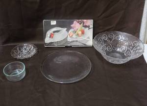 lot 194 image: vintage Studio Nova clear glass leaf dishes, possibly intended as candy or trinket dishes.and large bowl and more see pictures