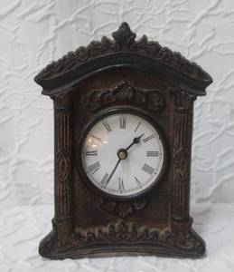 lot 198 image: vintage-style mantel clock made in india