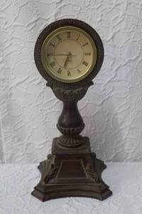 lot 200 image: The clock features Roman numerals on its face and a dark, possibly