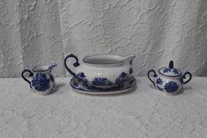 lot 212 image: blue and white porcelain serving pieces, commonly associated with the Cobalt Blue Flowers