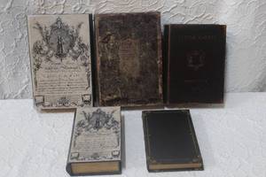 lot 214 image: Decorative faux book boxes used for storage