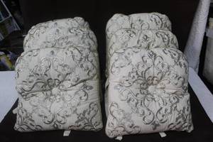 lot 270 image: Tote of 6 chair cushions that tie on