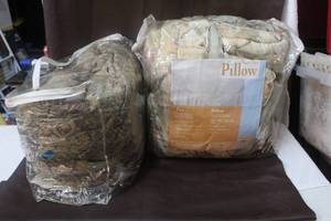 lot 276 image: Two comforters