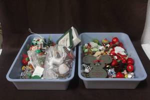 lot 306 image: Mixed Lot of Christmas ornaments